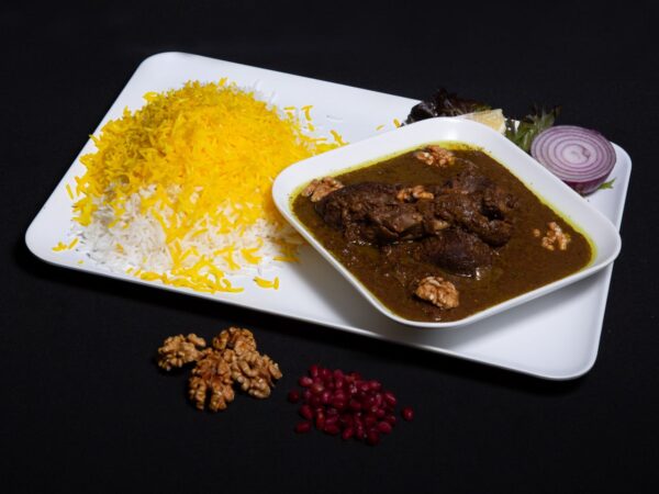 خورشت فسنجان با برنج زعفرانی Walnuts, Pomegranate & Chicken Stew with Saffron Rice