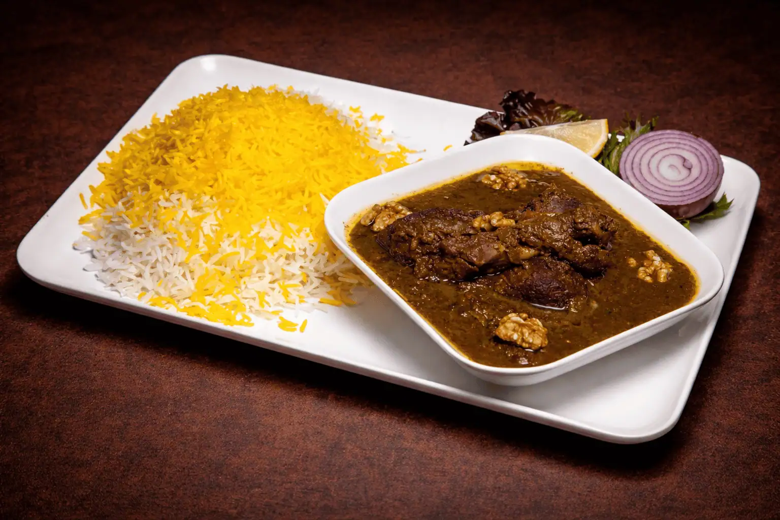 خورشت فسنجان با برنج زعفرانی Walnuts Pomegranate Chicken Stew with Saffron Rice